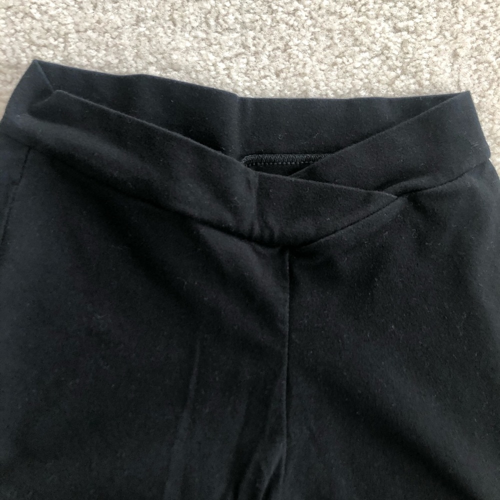 Black yoga pants with V waist